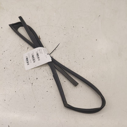 Hyundai Kona Door Glass Window Seal Rubber Right Passenger Front  2021