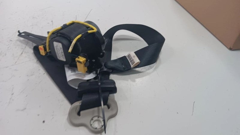 64621FL01AVH Seat Belt Front Driver Left Strap Retractor Fits 17-19 IMPREZA