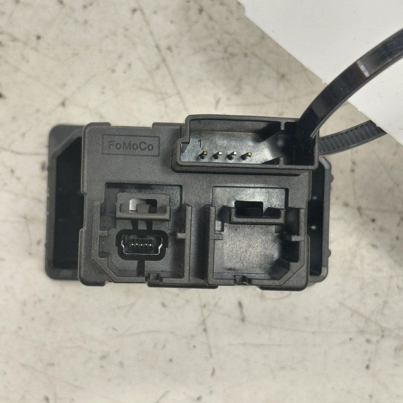 Ford Edge USB Plug In Hub Port  2018 2017 2016 2015