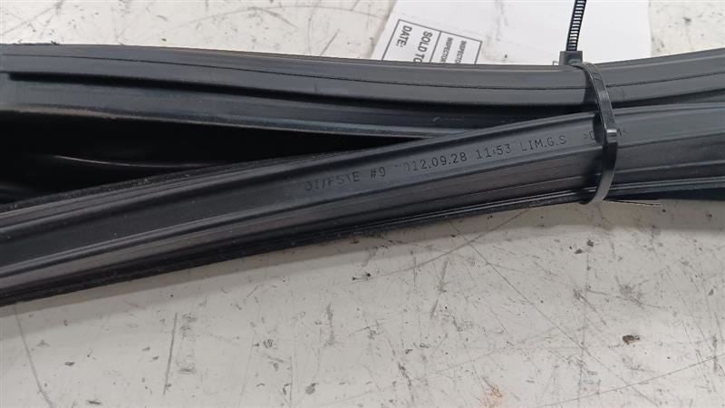 Hyundai Veloster Door Glass Window Seal Rubber Right Passenger Front  