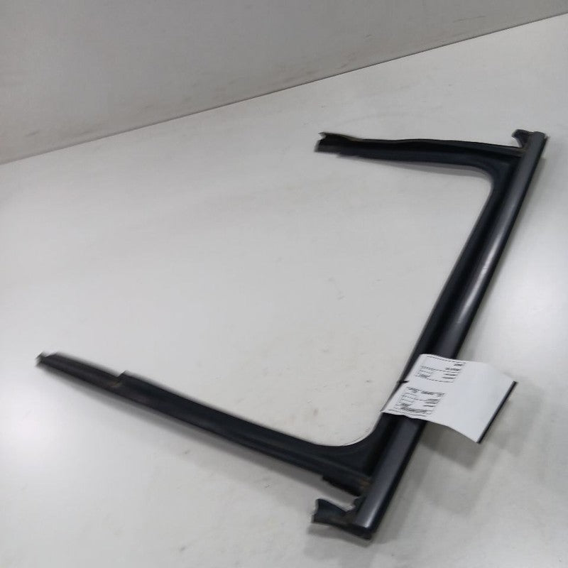 Jeep Compass Door Glass Window Seal Rubber Right Passenger Rear Back  2018 2019 