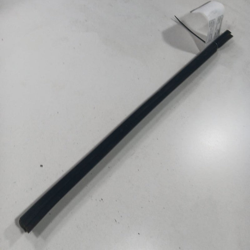 Kia Sorento Left Rear Weather Strip Interior  2018 2017 2016