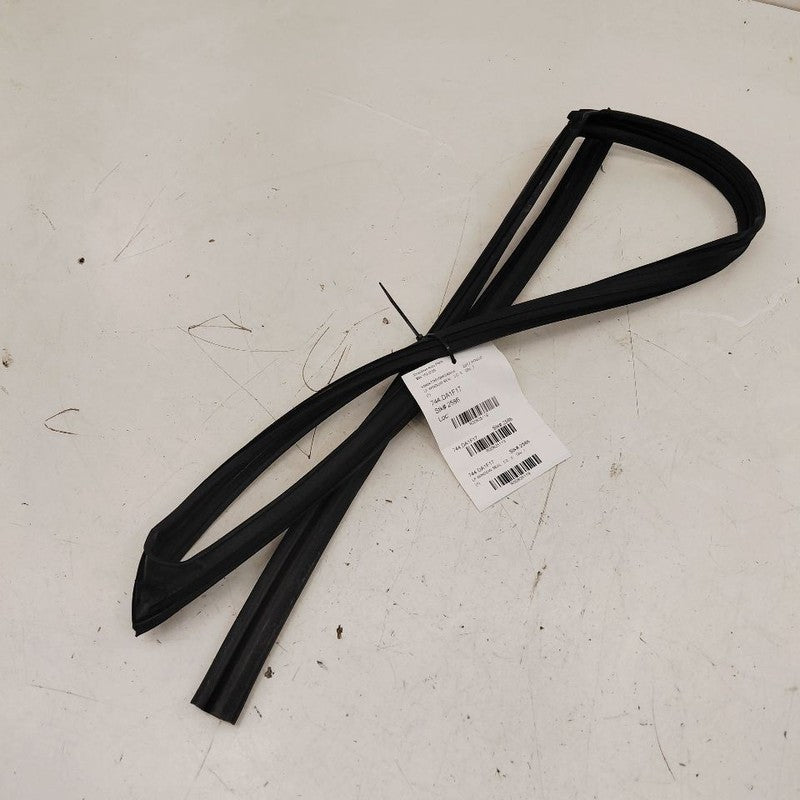 Nissan Rogue Door Glass Window Seal Rubber Left Driver Front  2017 201