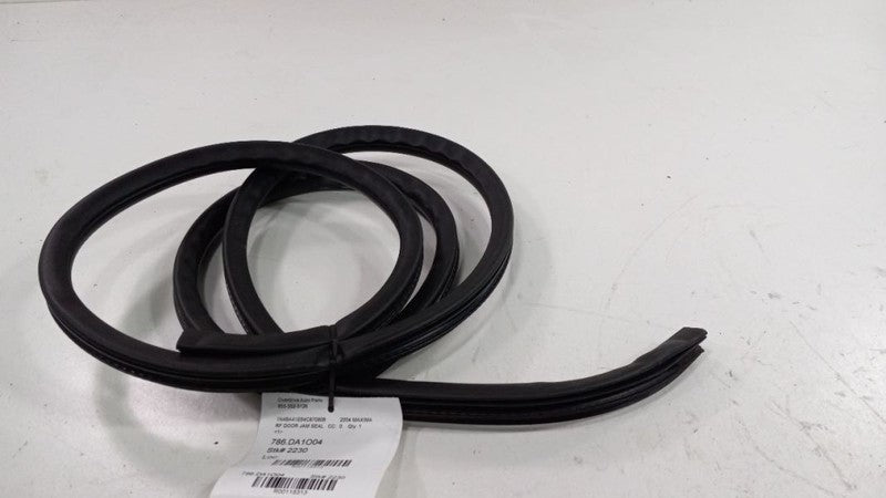 Nissan Maxima On Body Door Jamb Seal Front Right Passenger 2004 2005 2