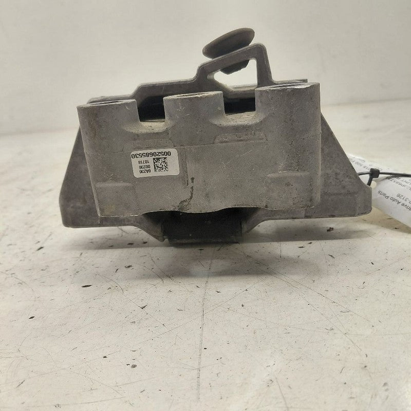 2018 Fiat 500 X 2.4 Model Engine Motor Mount Right Passenger