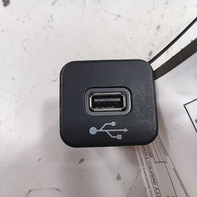 FIAT 500 USB Plug In Hub Port  2017 2016 OEM