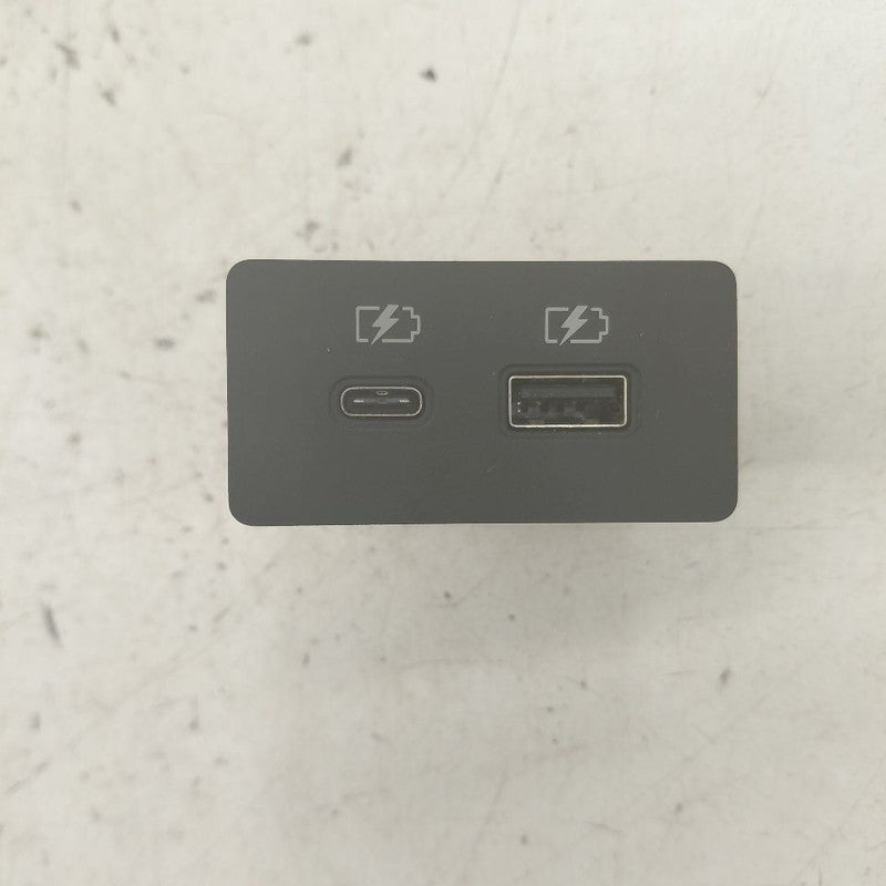Nissan Rogue USB Plug In Hub Port  2021 2022 2023