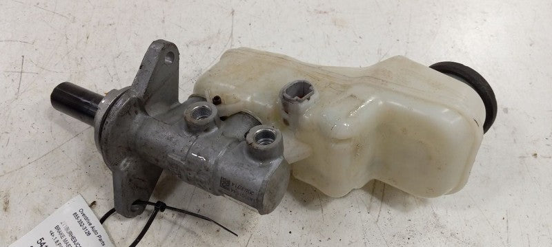 4720102660 Brake Master Cylinder Sedan Fits 14-19 COROLLA
