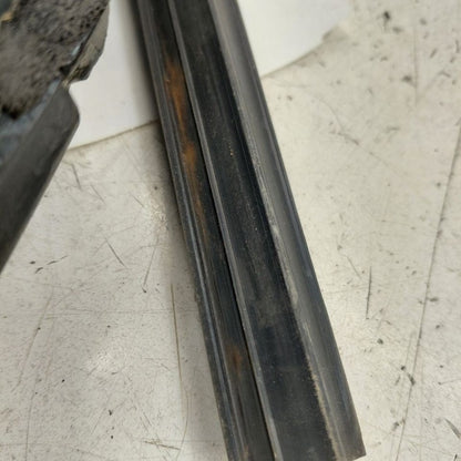 Hyundai Veloster Door Glass Window Seal Rubber Left Driver Front  2017