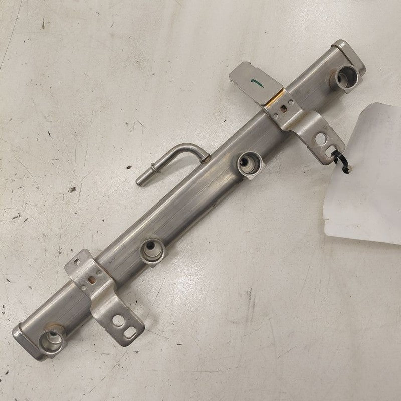 2018 Fiat 500 X 2.4 Model Fuel Rail Injection Injector Mount Bar