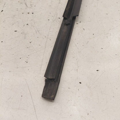 Jeep Cherokee Door Glass Window Weather Strip Trim Front Right Passeng