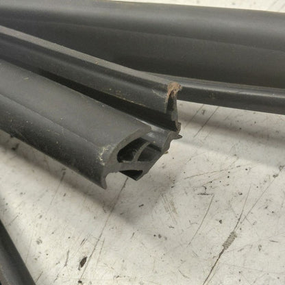 Mitsubishi Outlander   Door Glass Window Seal Rubber Right Passenger F