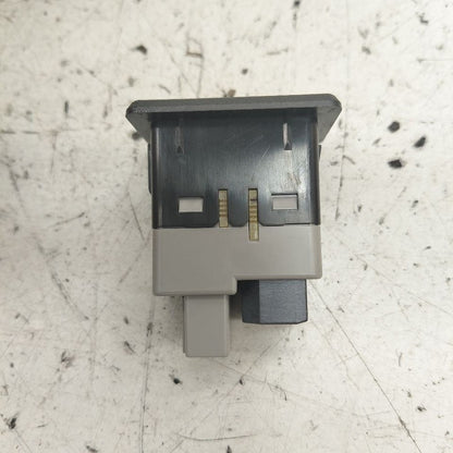 Nissan Versa USB Plug In Hub Port  2019 2018 2017 2016