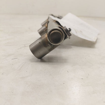 Cadillac CT6 Driver Front Fuel Rail Injection Injector Mount Bar  2018
