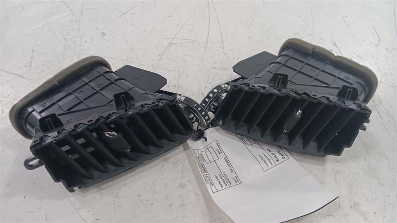 Chrysler 200 Dash Air Vent Center Middle  2015 2016 2017 OEM