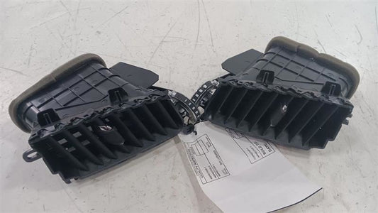 Chrysler 200 Dash Air Vent Center Middle  2015 2016 2017 OEM