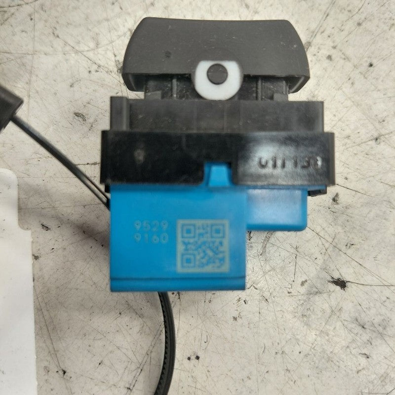 Chevy Trax Passenger Right Front Power Door Lock Switch {95299160} 202