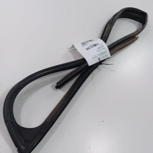 Toyota Yaris Door Glass Window Seal Rubber Right Passenger Front  2020
