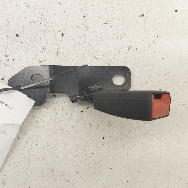 2018 Fiat 500 X Model Center Rear Back Seat Belt Buckle Latch