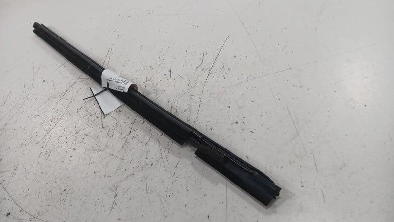 Buick Encore Left Front Weather Strip Interior  2016 2017 2018 2019 OE