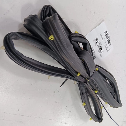 Jeep Compass On Door Seal Rubber Right Passenger Front  2021 2020 2019 2018 2017