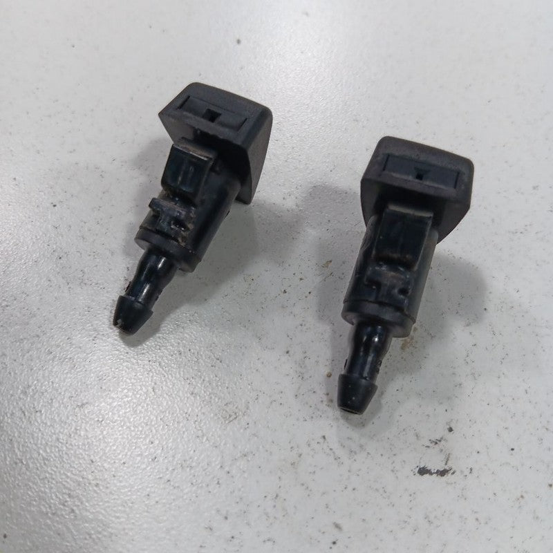 Hyundai Accent Windshield Wiper Washer Fluid Hood Sprayer Nozzles 2017 2016 2015