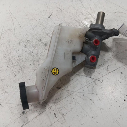 Brake Master Cylinder 16-21 Hyundai Tucson  OEM