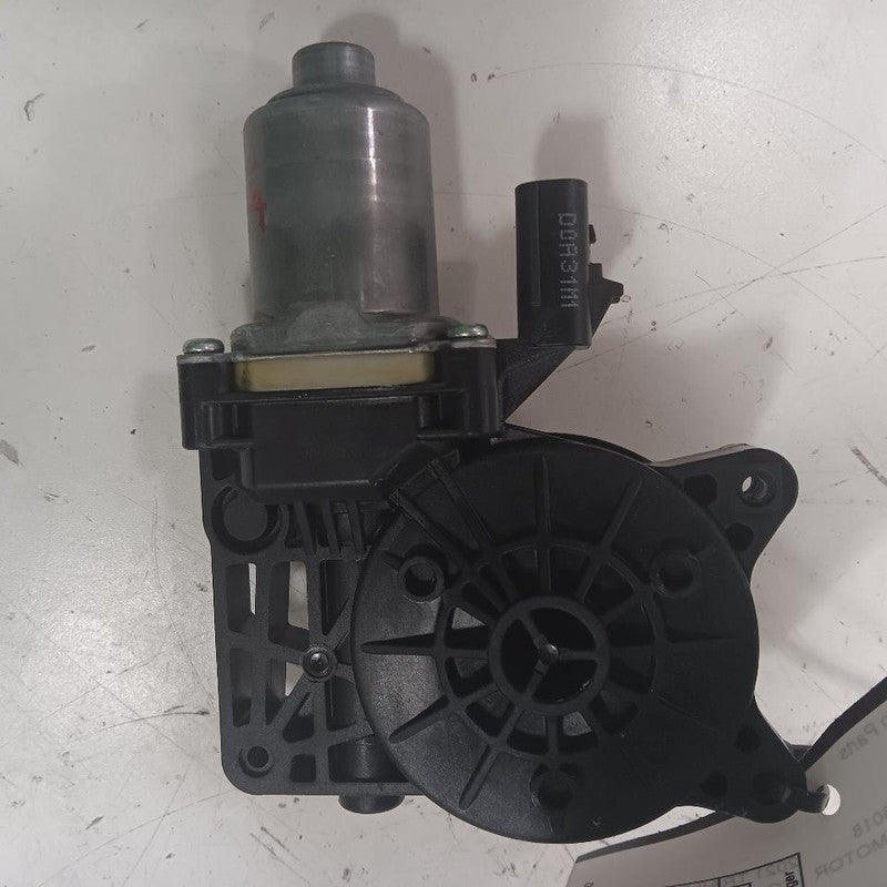 Passenger Right Front Power Window Motor Fits 20-23 Buick Encore GX OE