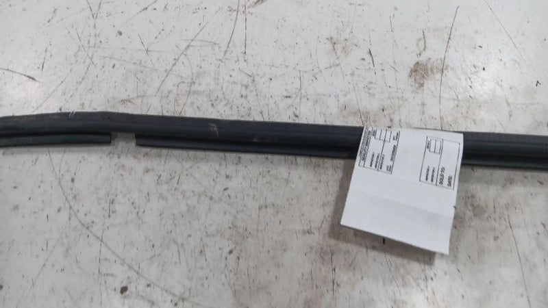 Buick Encore Right Front Weather Strip Interior  2013 2014 2015 2016