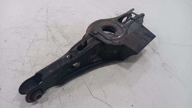 4873042060 Left Lower Control Arm Rear Locating Arm Rear Spring Mount Fits 19 RAV4