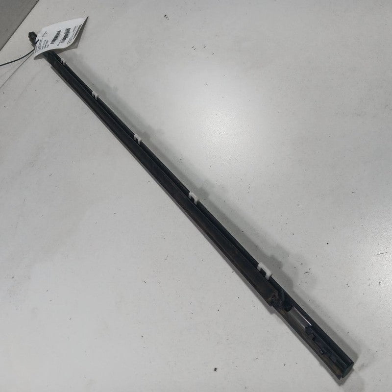 Kia Sorento Door Glass Window Weather Strip Trim Front Left Driver  20