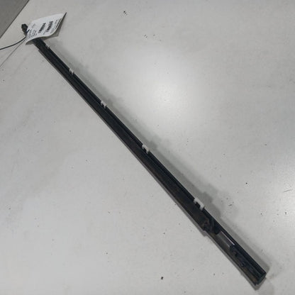 Kia Sorento Door Glass Window Weather Strip Trim Front Left Driver  20