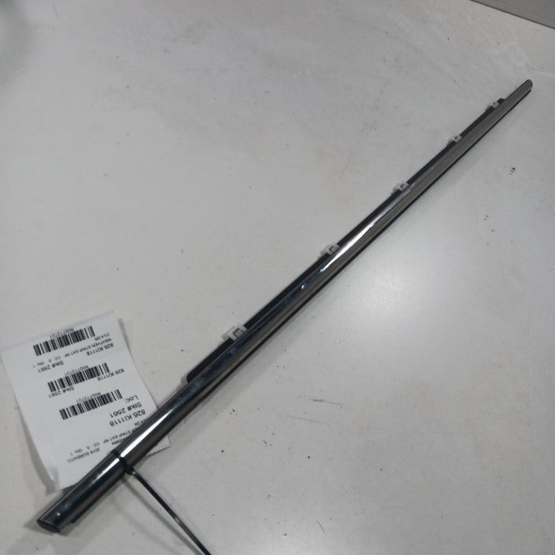 Kia Sorento Door Glass Window Weather Strip Trim Front Right Passenger