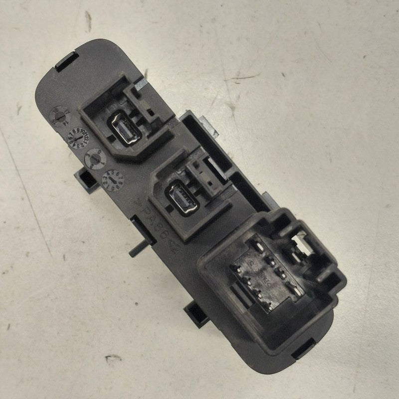 Fiat 500 X Model   USB Plug In Hub Port  2016 2017
