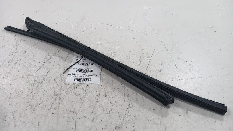Toyota Rav 4 Door Glass Window Seal Rubber Right Passenger Rear Back  