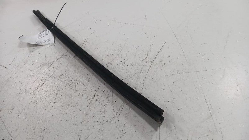 Buick Encore Right Front Weather Strip Interior  2016 2017 2018 2019