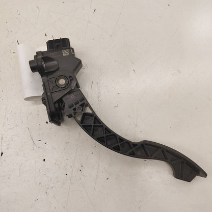 Mitsubishi Outlander   Gas Pedal  2018 2017 2016
