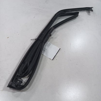 Chevy Trailblazer Door Glass Window Seal Rubber Right Passenger Rear Back  2021 