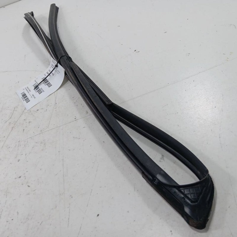Honda CR-V Door Glass Window Seal Rubber Right Passenger Front  2012 2