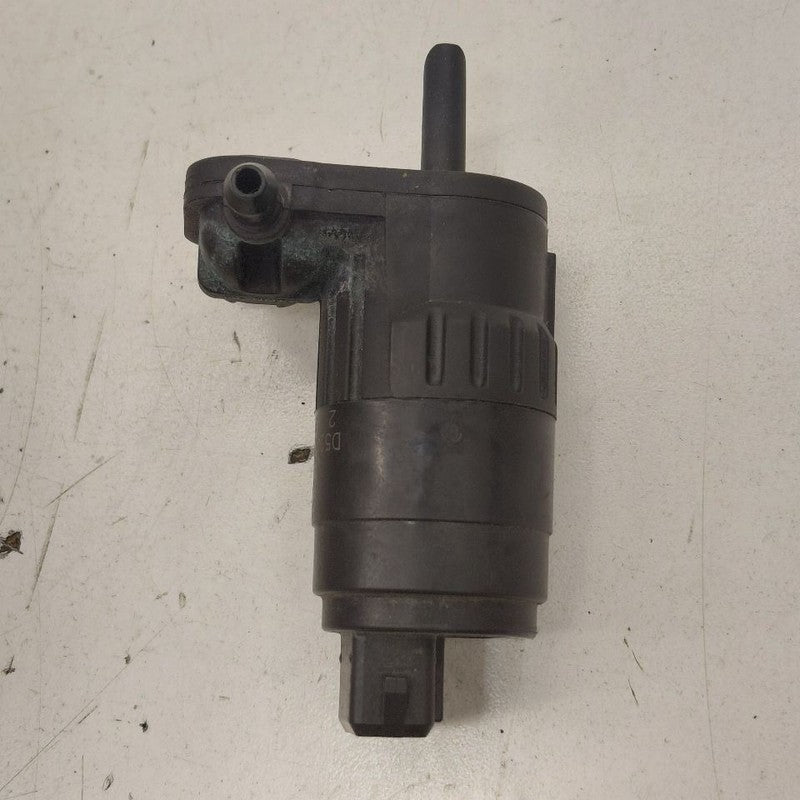 2018 Fiat 500 X Model Windshield Washer Wash Fluid Reservoir Motor Pum