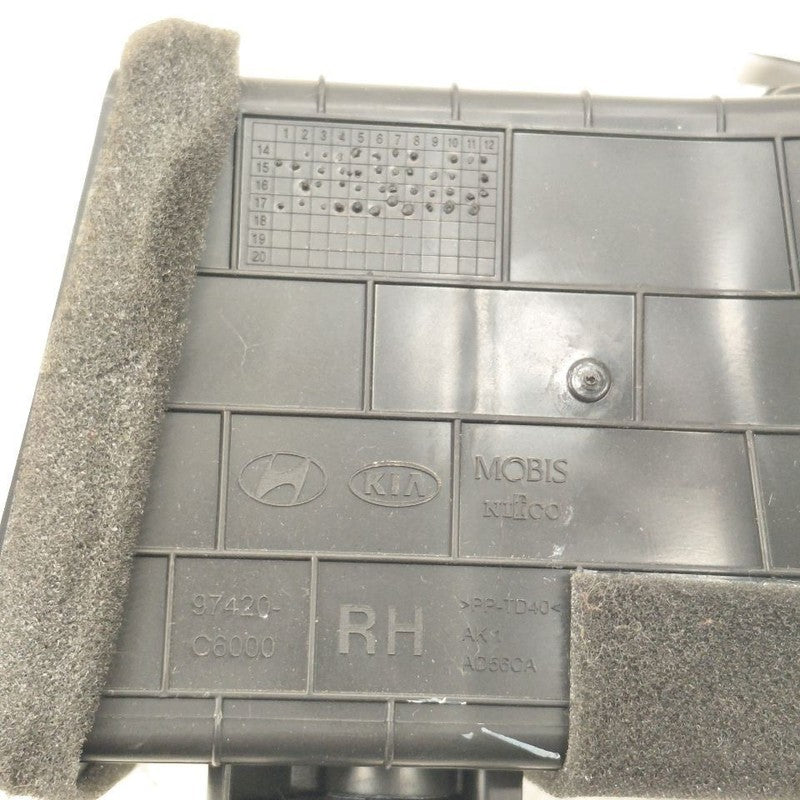 Kia Sorento Dash Air Vent Center Middle  2018 2017 2016