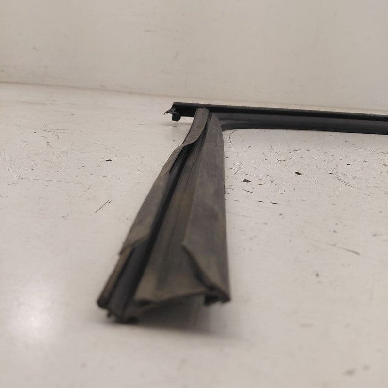 2018 Fiat 500 X Model Door Glass Window Seal Rubber Left Driver Rear B