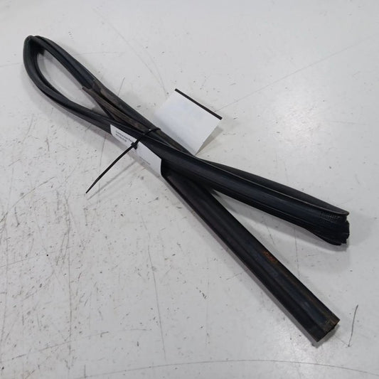 Hyundai Accent Door Glass Window Seal Rubber Left Rear Back  2012 2013