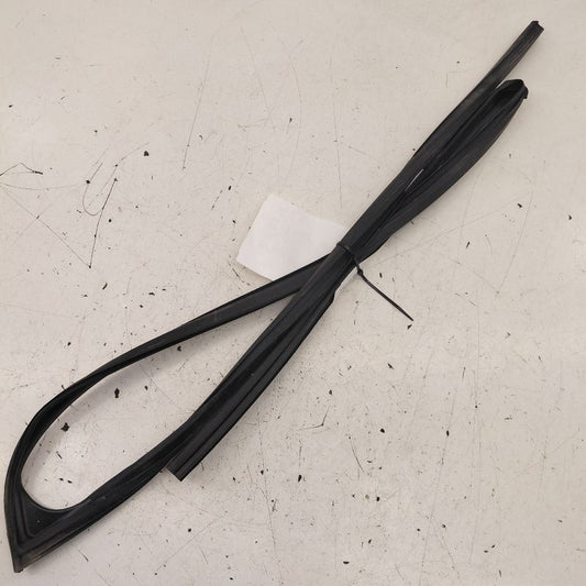Honda Clarity Door Glass Window Seal Rubber Right Passenger Front 2018