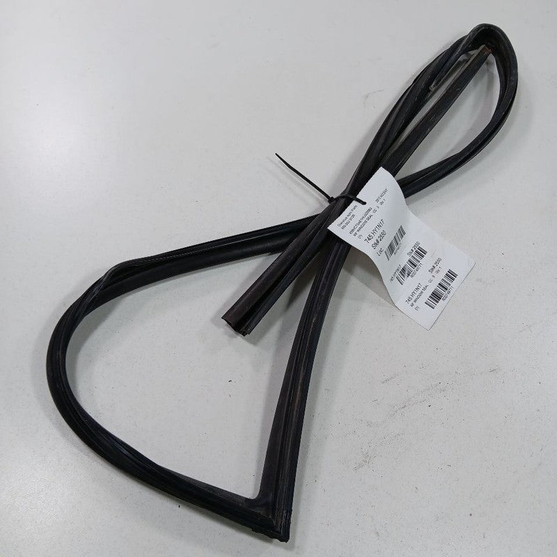 Hyundai Accent Door Glass Window Seal Rubber Right Passenger Front  20