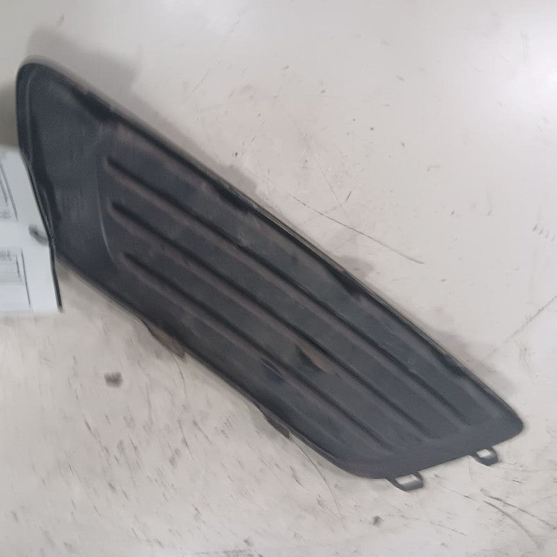 Ford Focus Front Bumper Fog Light Insert Trim Bezel Right Passenger Side  2018 