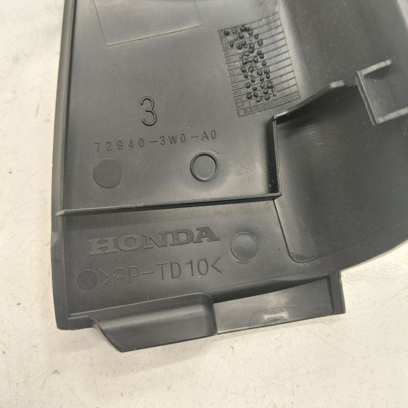Honda HR-V Passenger Right Rear Door Corner Trim {729403W0A0} 2026 202