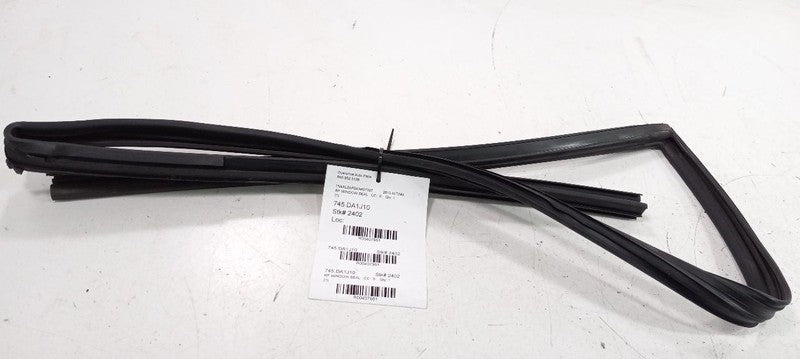 Nissan Altima Door Glass Window Seal Rubber Right Passenger Front 2010