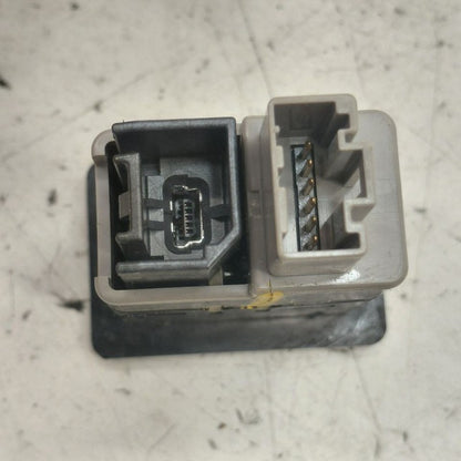 Nissan Versa Note USB Plug In Hub Port  2019 2018 2017