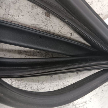 Hyundai Elantra On Door Seal Rubber Right Passenger Front  2017 2018 2